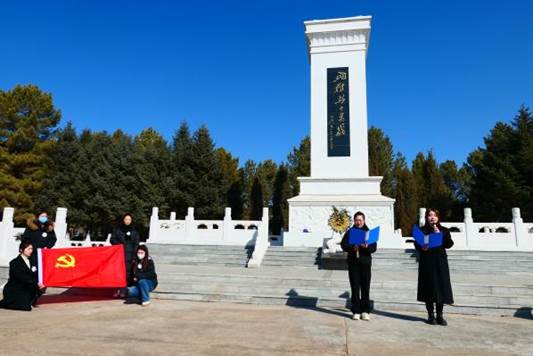 大力弘扬以爱国主义为核心的民族精神和